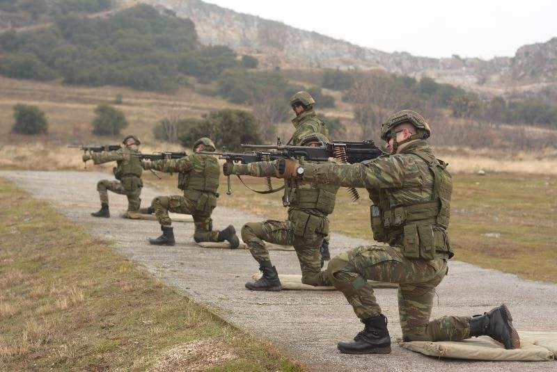 Νυχτερινές και ημερήσιες βολές του ΣΞ στην Επικράτεια – Ο Στρατός δείχνει να προετοιμάζεται!